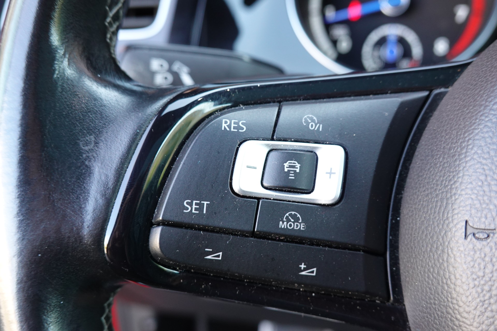 VW Golf Variant 2.0 TSI R 4 Motion DSG * CH Auto * Camera recul * Capteurs avant/arriere * Toit Ouvrant * Phares Xenon *-image-12