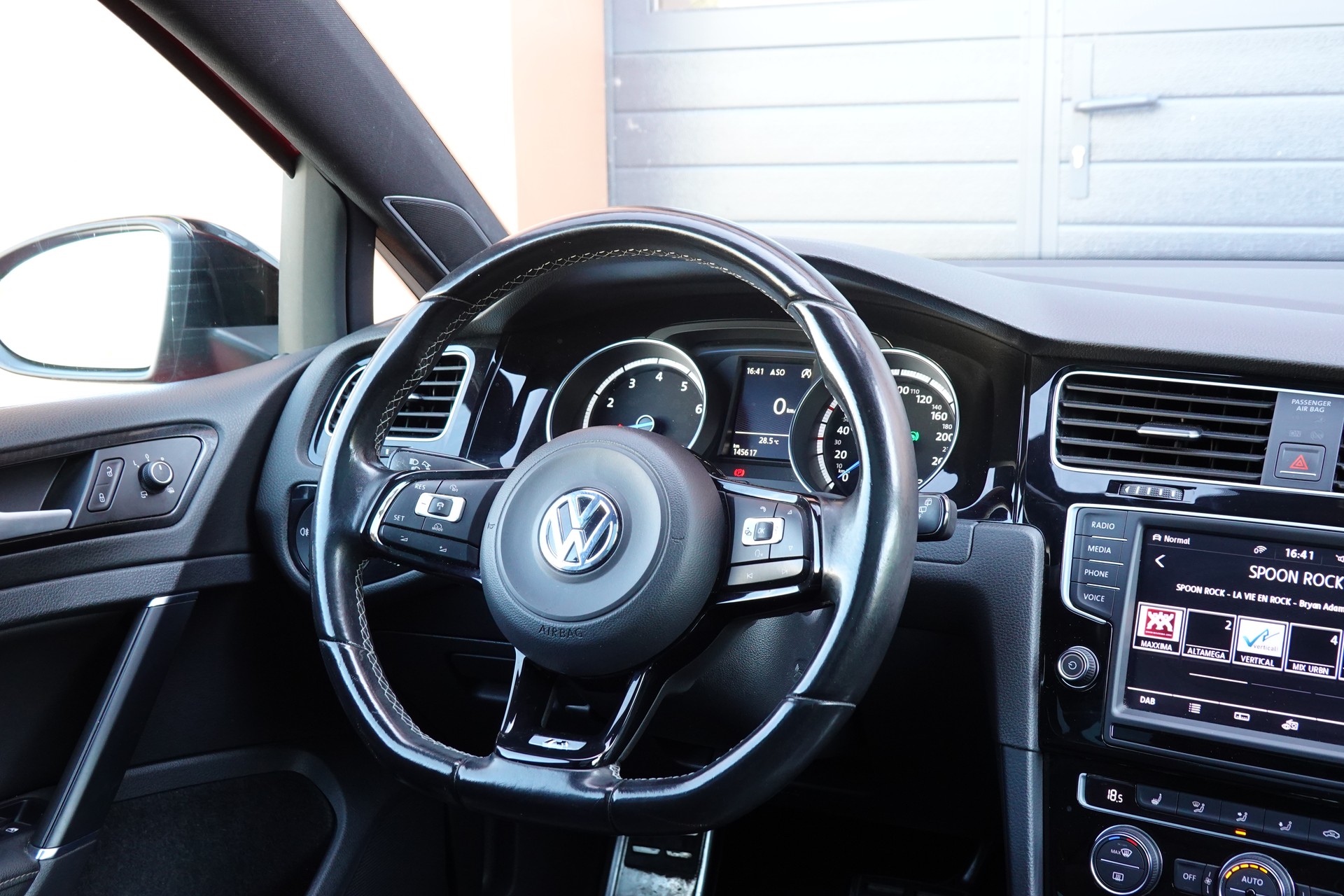 VW Golf Variant 2.0 TSI R 4 Motion DSG * CH Auto * Camera recul * Capteurs avant/arriere * Toit Ouvrant * Phares Xenon *-image-11