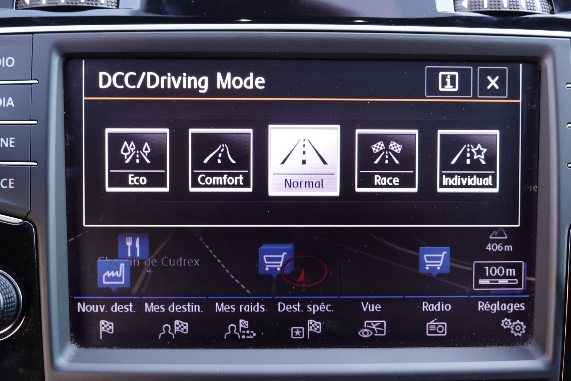 VW Golf Variant 2.0 TSI R 4 Motion DSG * CH Auto * Camera recul * Capteurs avant/arriere * Toit Ouvrant * Phares Xenon *-image-18