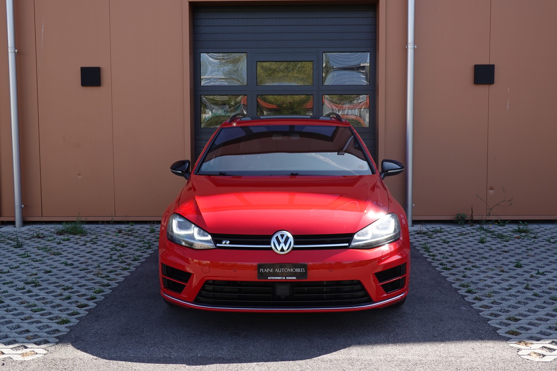 VW Golf Variant 2.0 TSI R 4 Motion DSG * CH Auto * Camera recul * Capteurs avant/arriere * Toit Ouvrant * Phares Xenon *-image-1