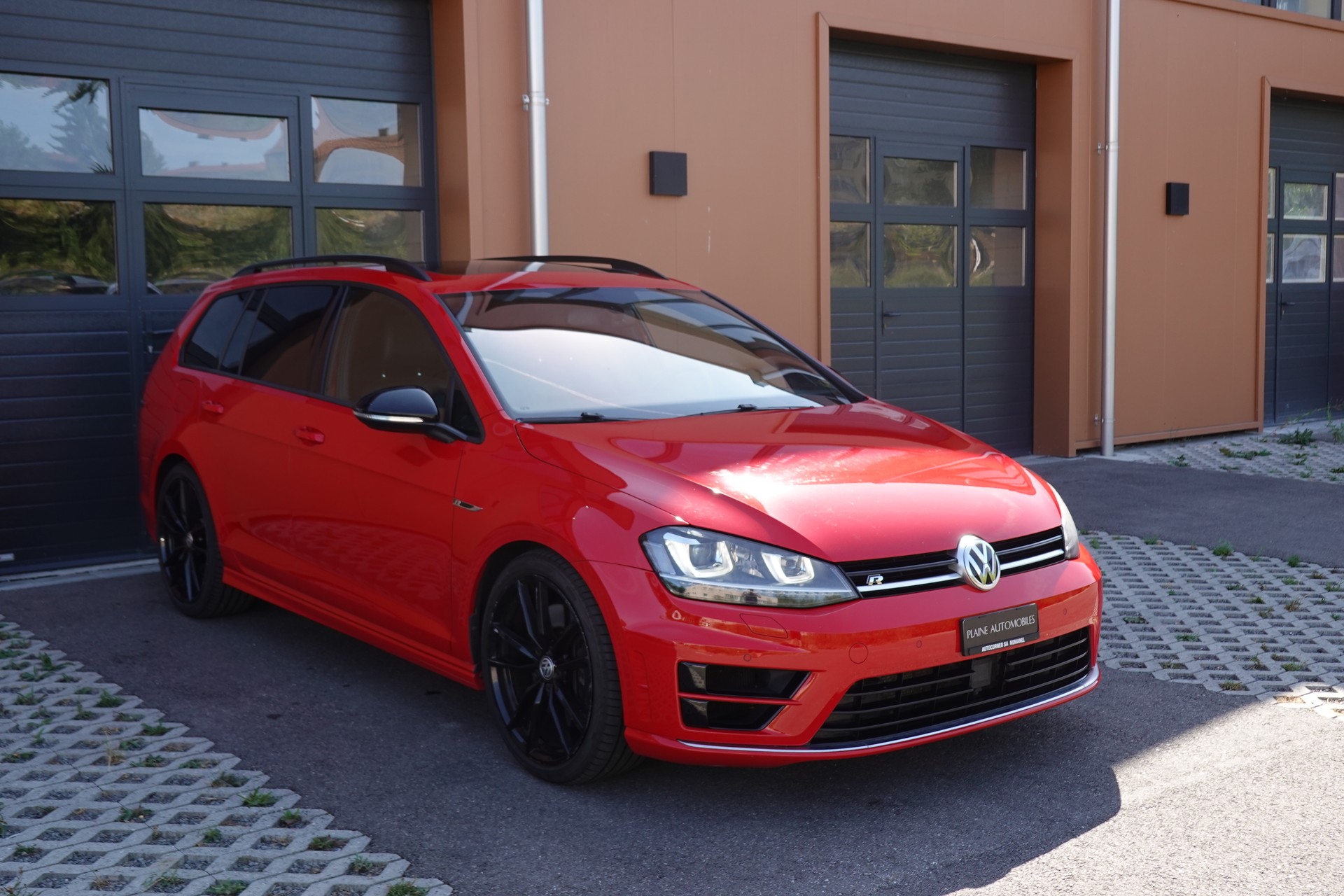 VW Golf Variant 2.0 TSI R 4 Motion DSG * CH Auto * Camera recul * Capteurs avant/arriere * Toit Ouvrant * Phares Xenon *-image-2