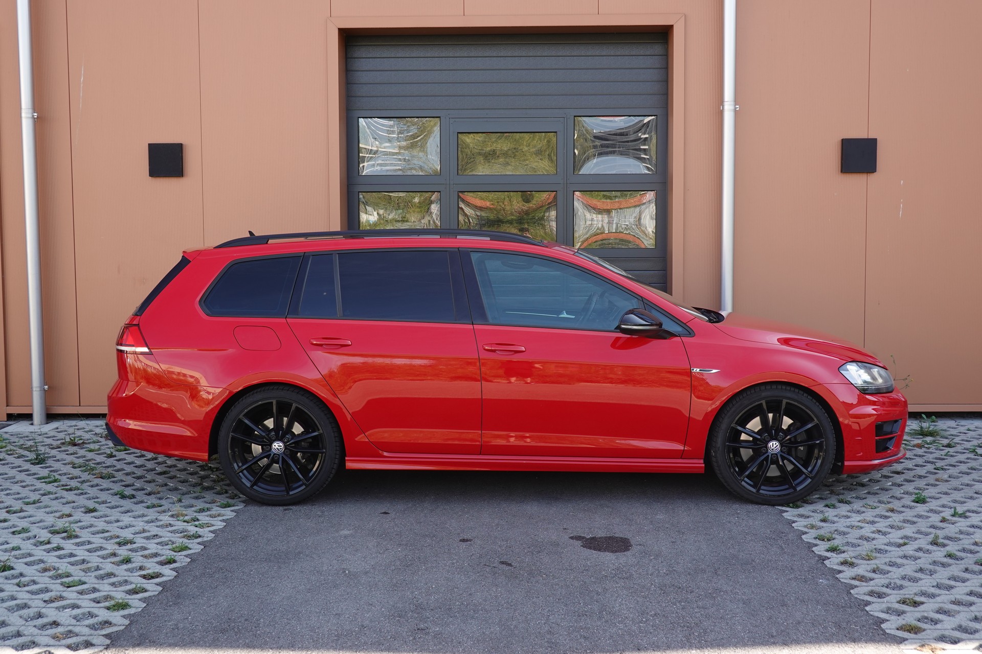 VW Golf Variant 2.0 TSI R 4 Motion DSG * CH Auto * Camera recul * Capteurs avant/arriere * Toit Ouvrant * Phares Xenon *-image-3