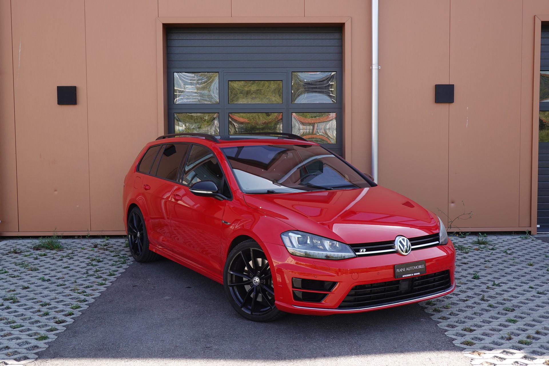 VW Golf Variant 2.0 TSI R 4 Motion DSG * CH Auto * Camera recul * Capteurs avant/arriere * Toit Ouvrant * Phares Xenon *-image-0
