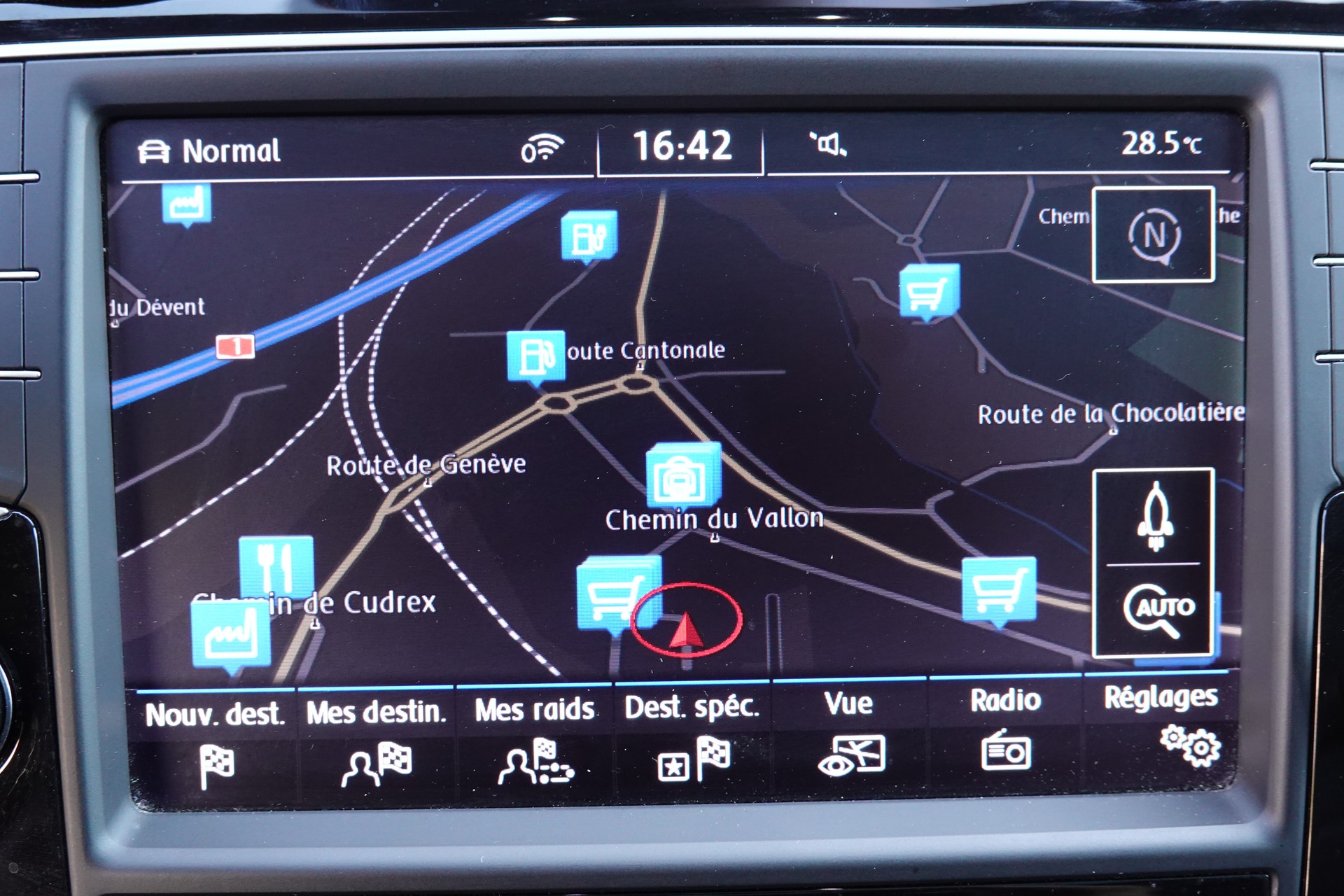 VW Golf Variant 2.0 TSI R 4 Motion DSG * CH Auto * Camera recul * Capteurs avant/arriere * Toit Ouvrant * Phares Xenon *-image-17