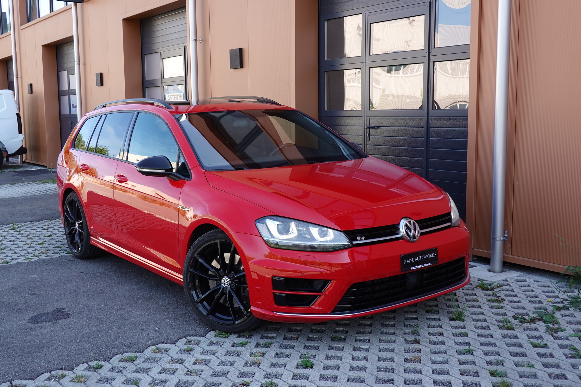 VW Golf Variant 2.0 TSI R 4 Motion DSG * CH Auto * Camera recul * Capteurs avant/arriere * Toit Ouvrant * Phares Xenon *-image-5