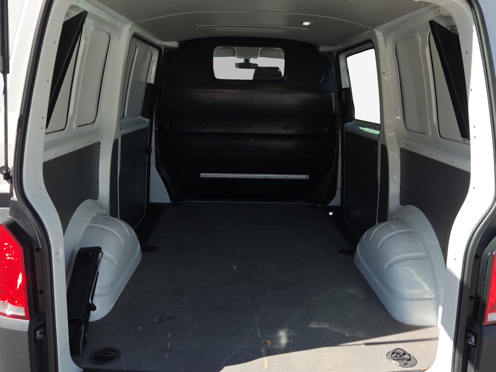 VW T6.1 2.0 TDI 4Motion-image-12