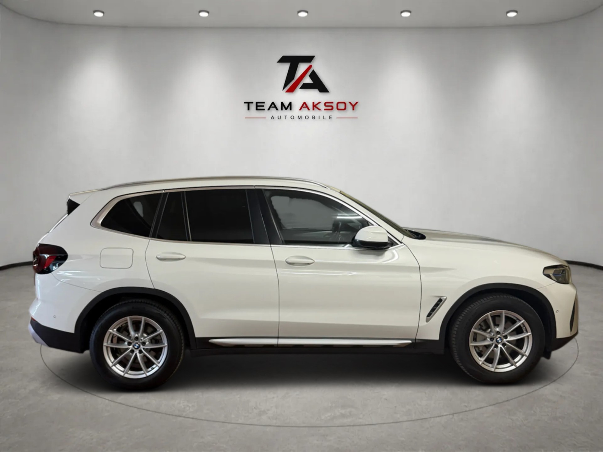 BMW X3 xDrive 48V 30d Steptronic-showroom-element-3