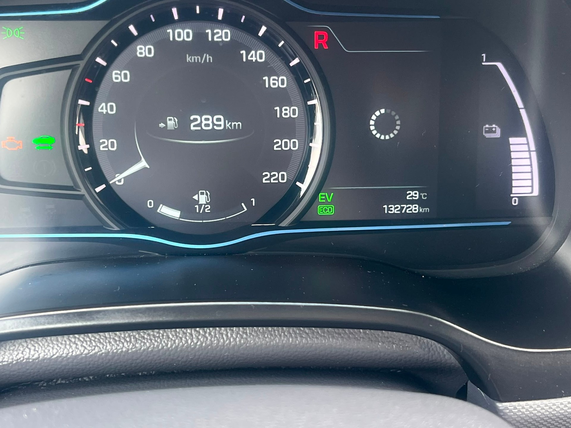 HYUNDAI Ioniq 1.6 GDi HEV Launch Plus DCT-image-7