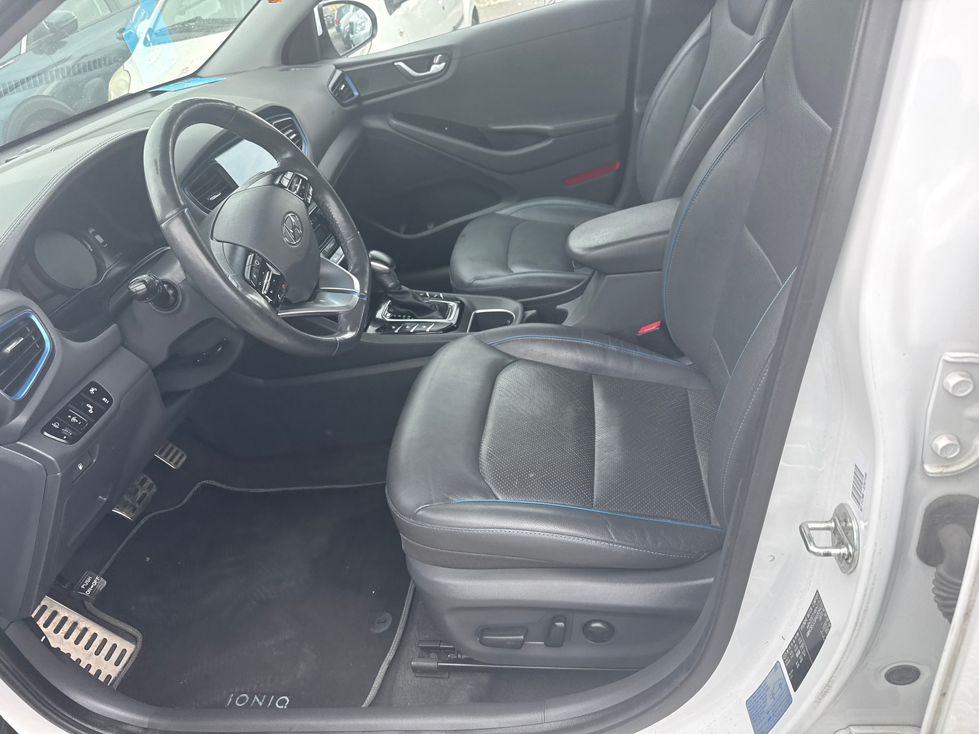 HYUNDAI Ioniq 1.6 GDi HEV Launch Plus DCT-image-14