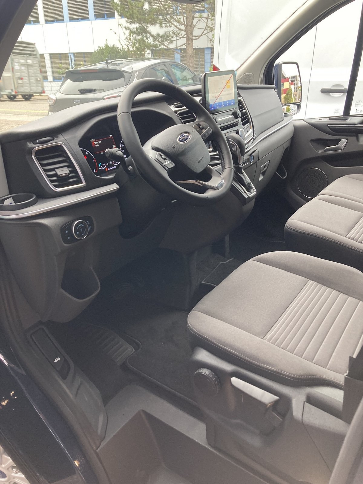 FORD Tourneo Custom 320 L2 2.0 TDCi 150 Titanium-image-18