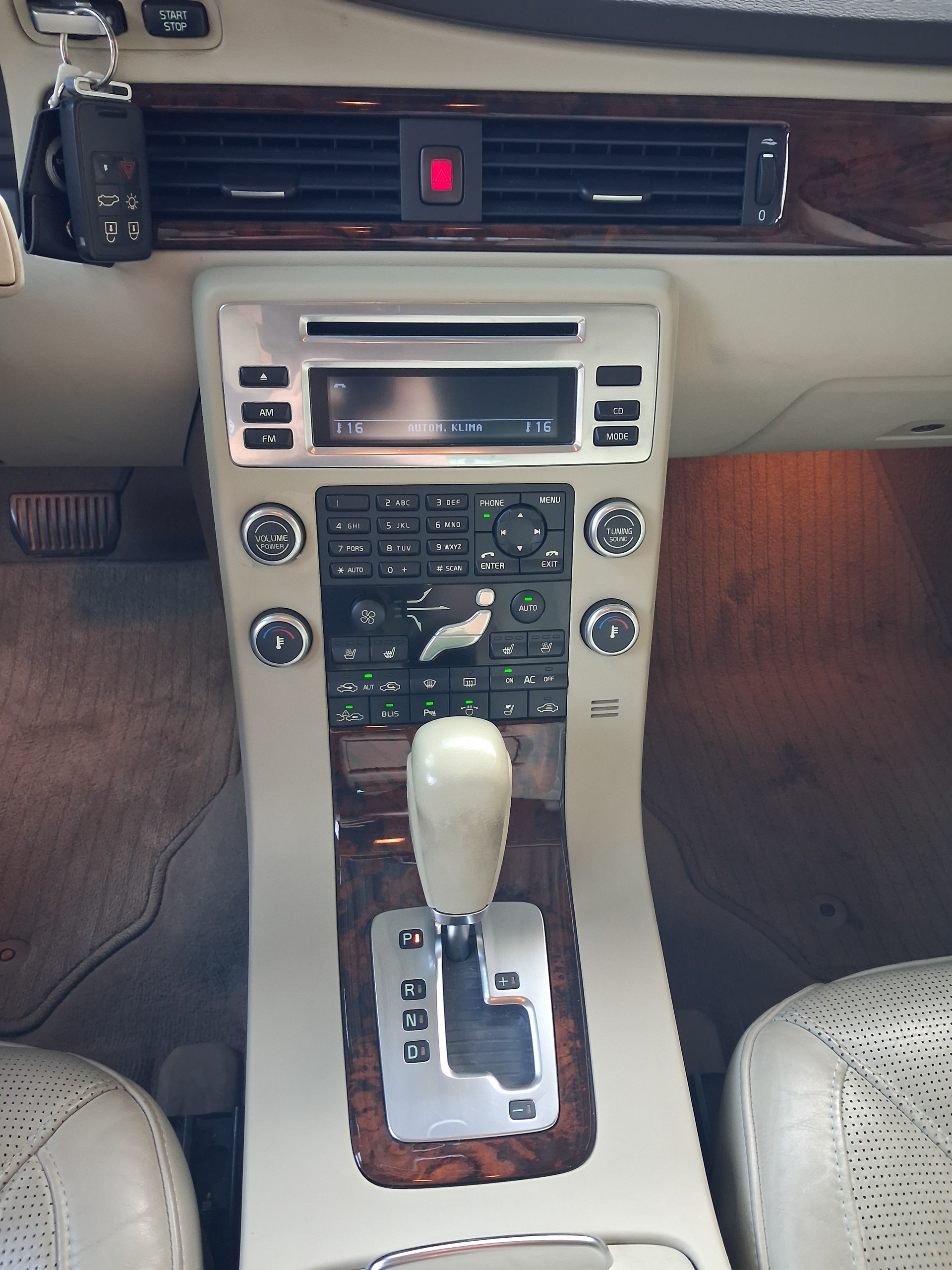 VOLVO S80 4.4 V8 AWD Executive Geartronic-image-8