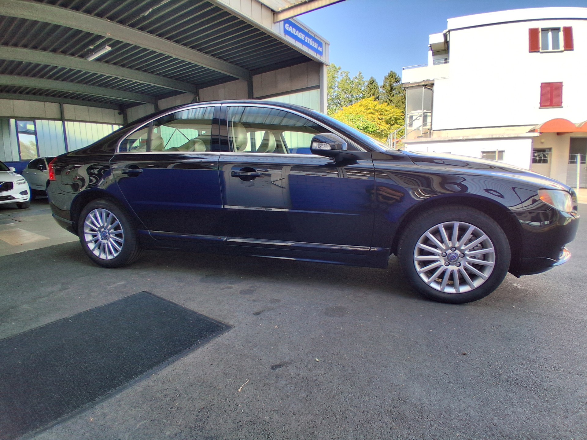 VOLVO S80 4.4 V8 AWD Executive Geartronic-image-2