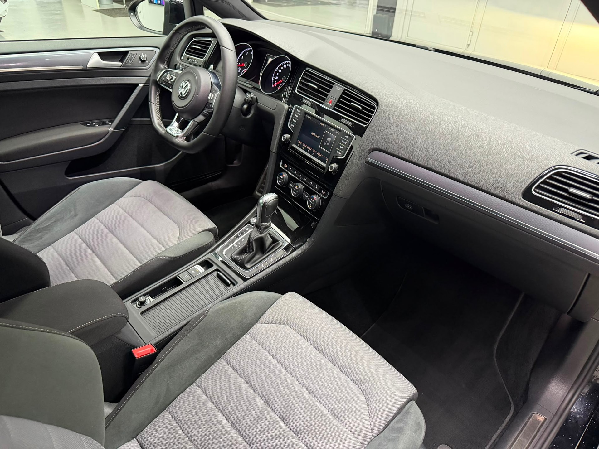 VW Golf 1.4 TSI Lounge R-Line DSG-image-5