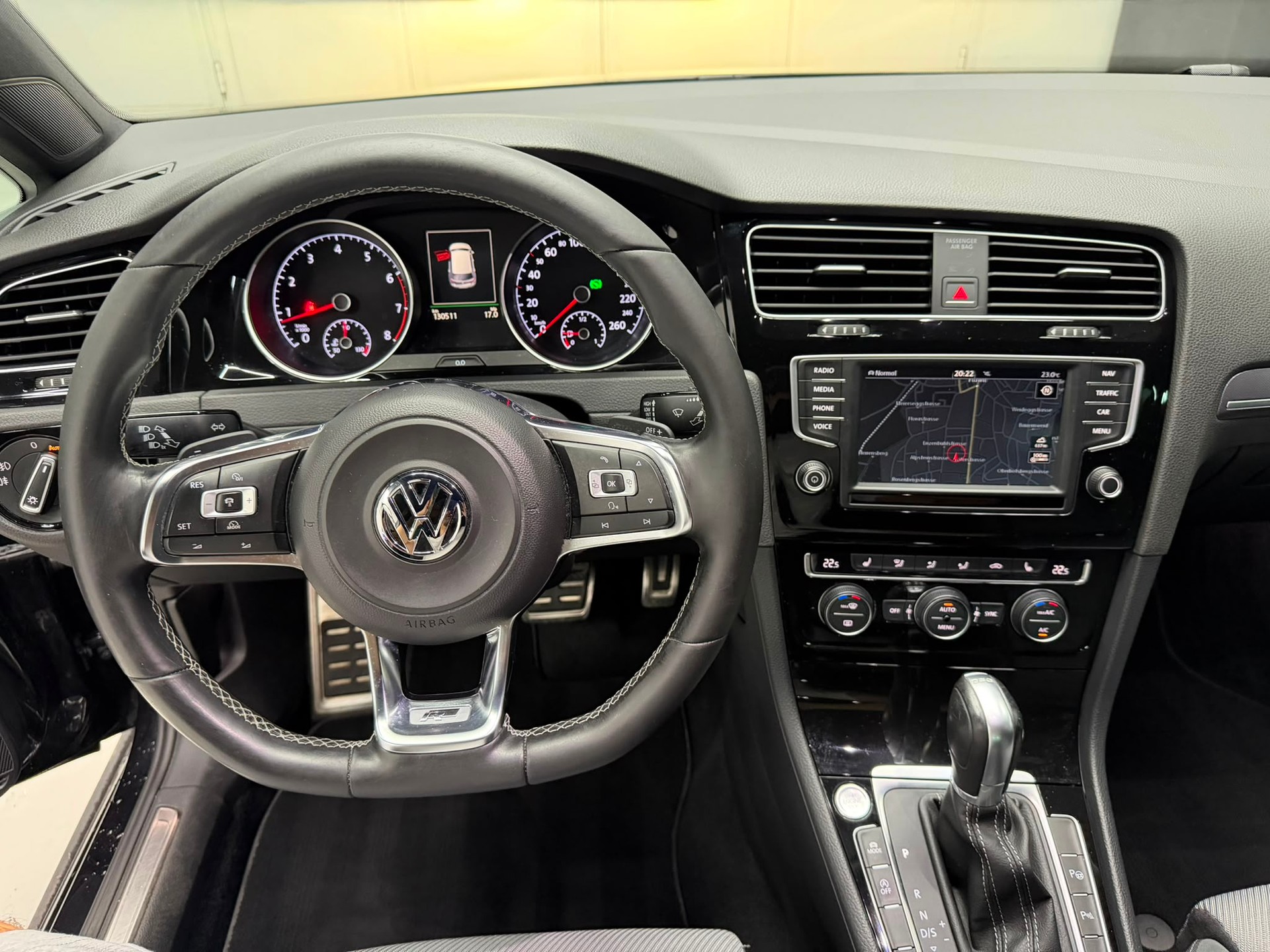 VW Golf 1.4 TSI Lounge R-Line DSG-image-7