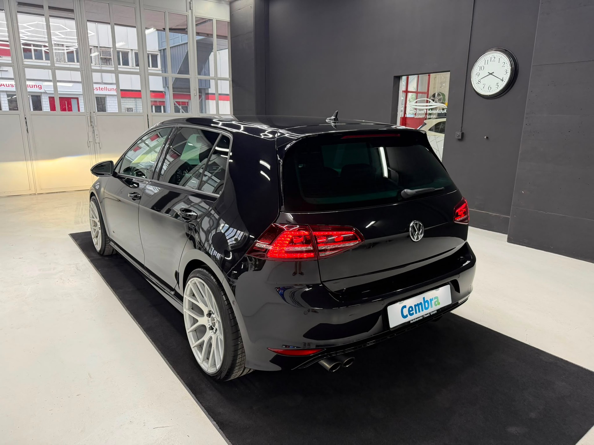 VW Golf 1.4 TSI Lounge R-Line DSG-image-13