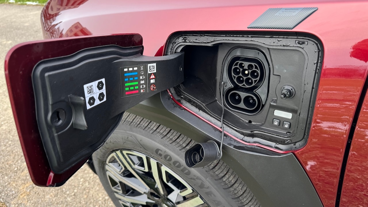 RENAULT R4 E-Tech Comfort Range 52 kWh Iconic-image-9