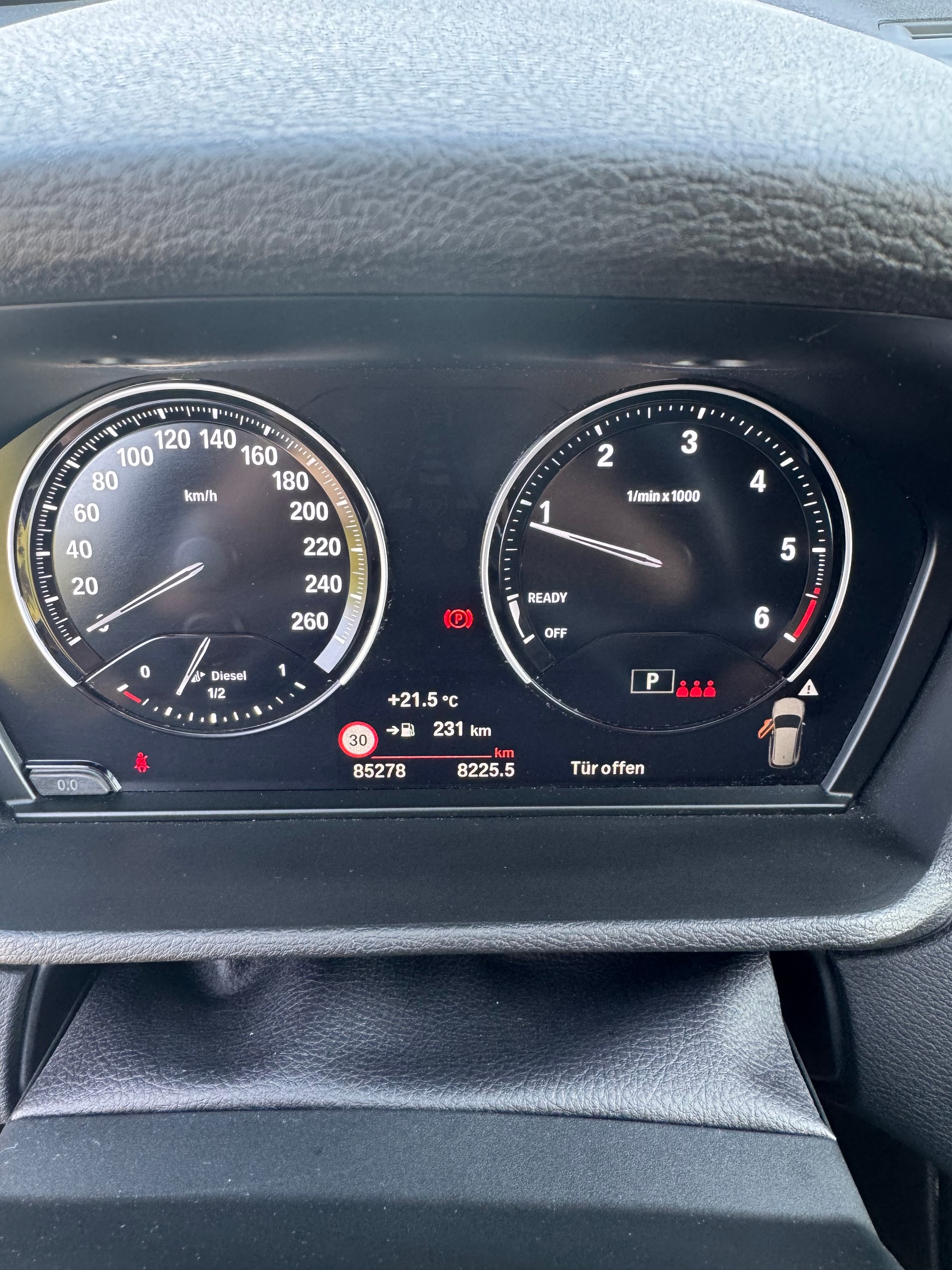 BMW 18d xDrive-image-4