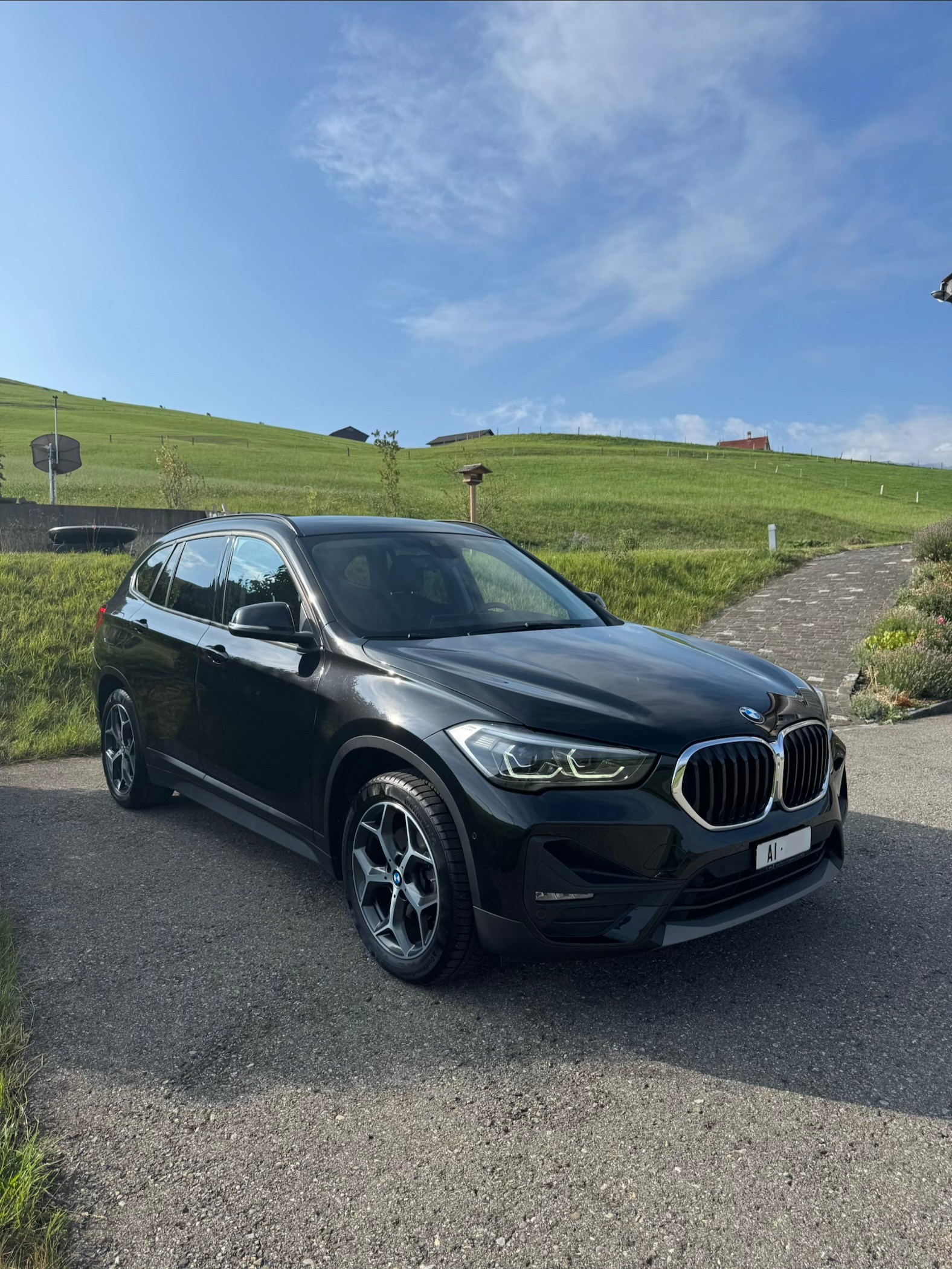 BMW 18d xDrive-image-0