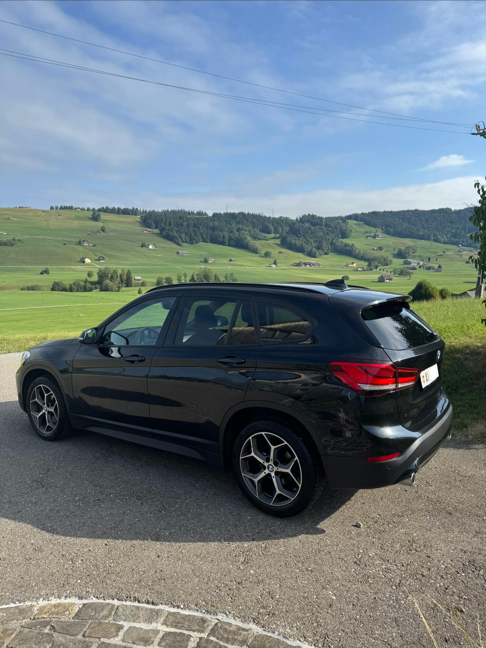 BMW 18d xDrive-image-1