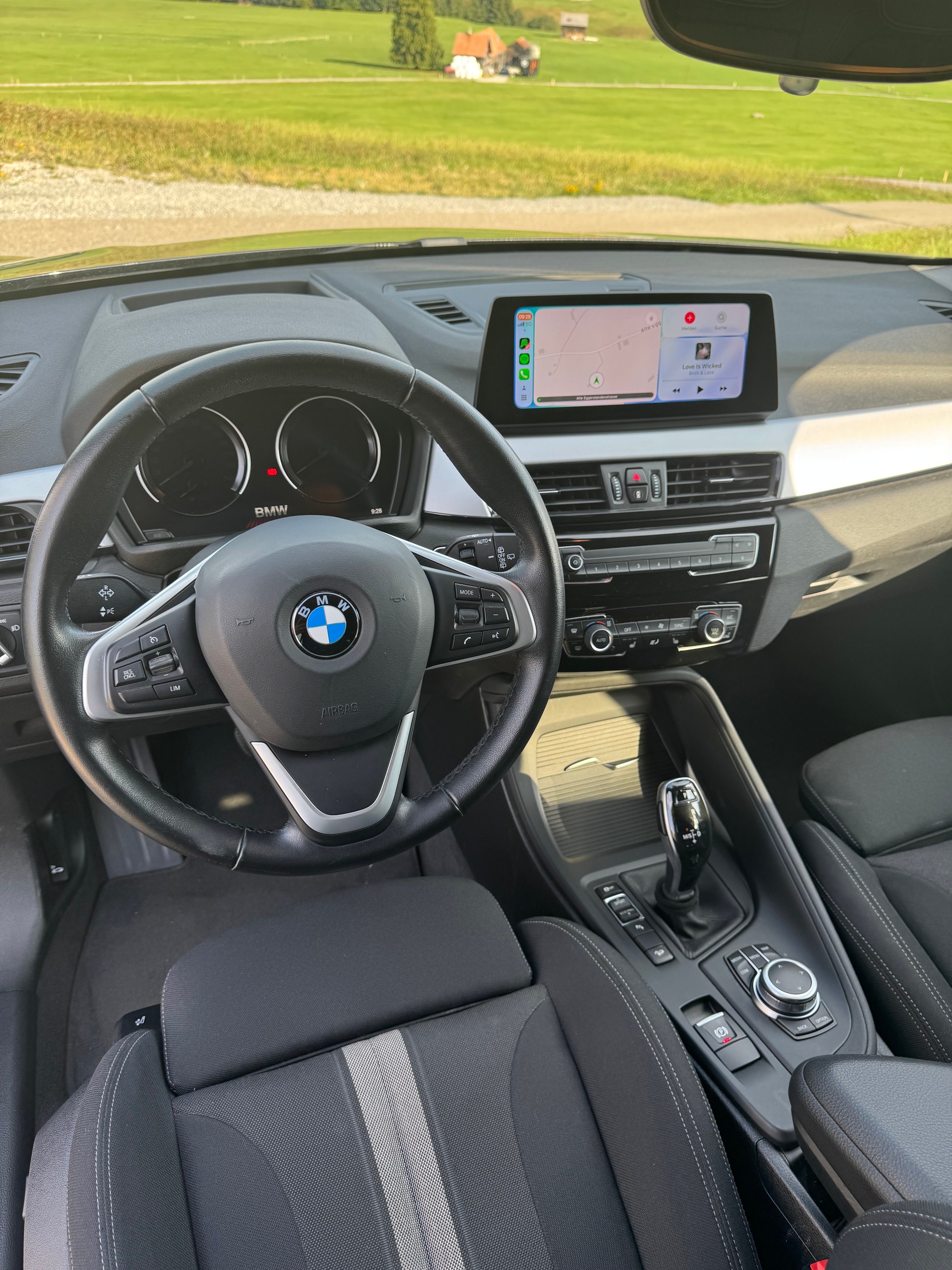 BMW 18d xDrive-image-5
