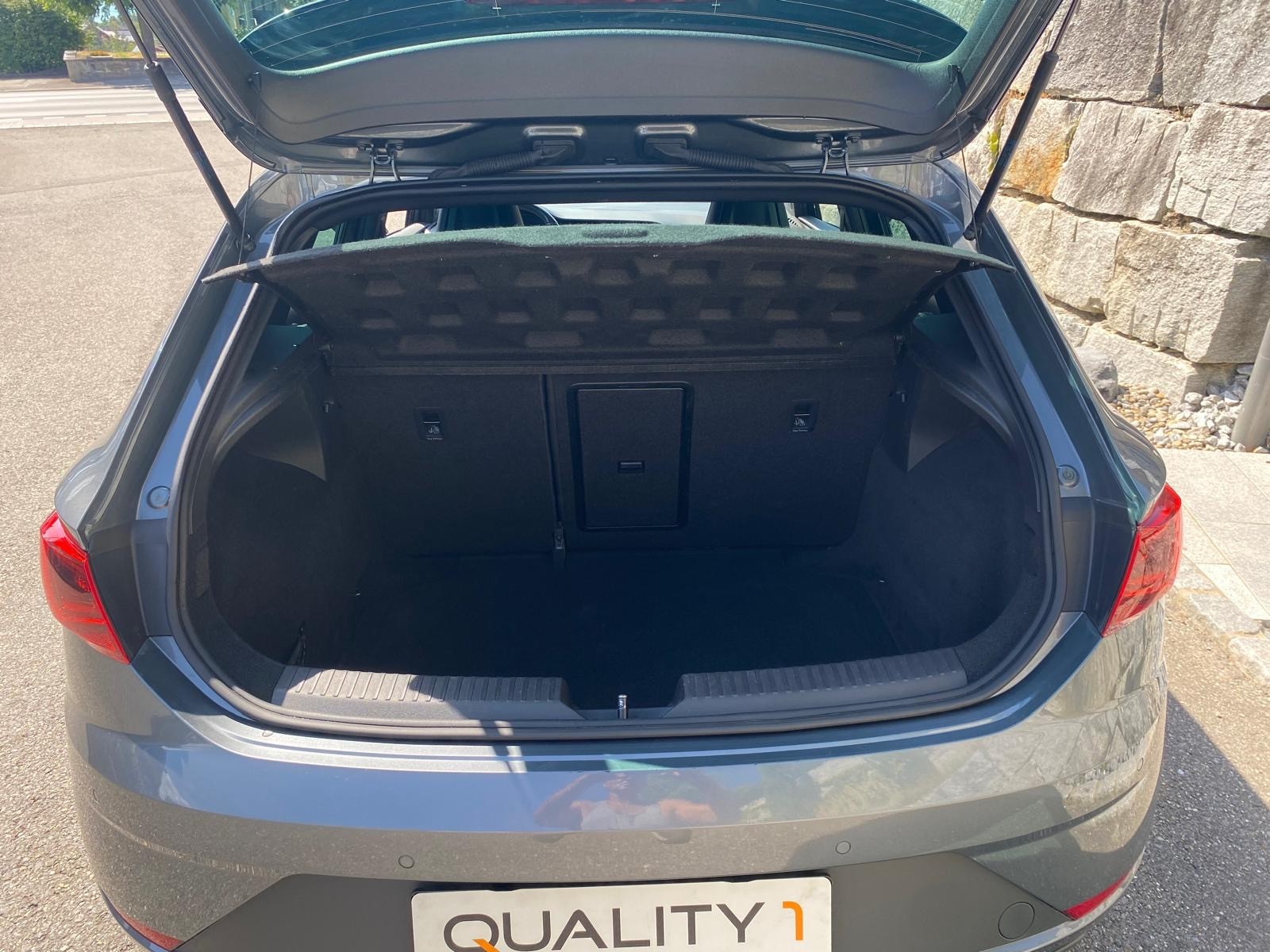 SEAT Leon 2.0 TSI Cupra 300 DSG-image-13