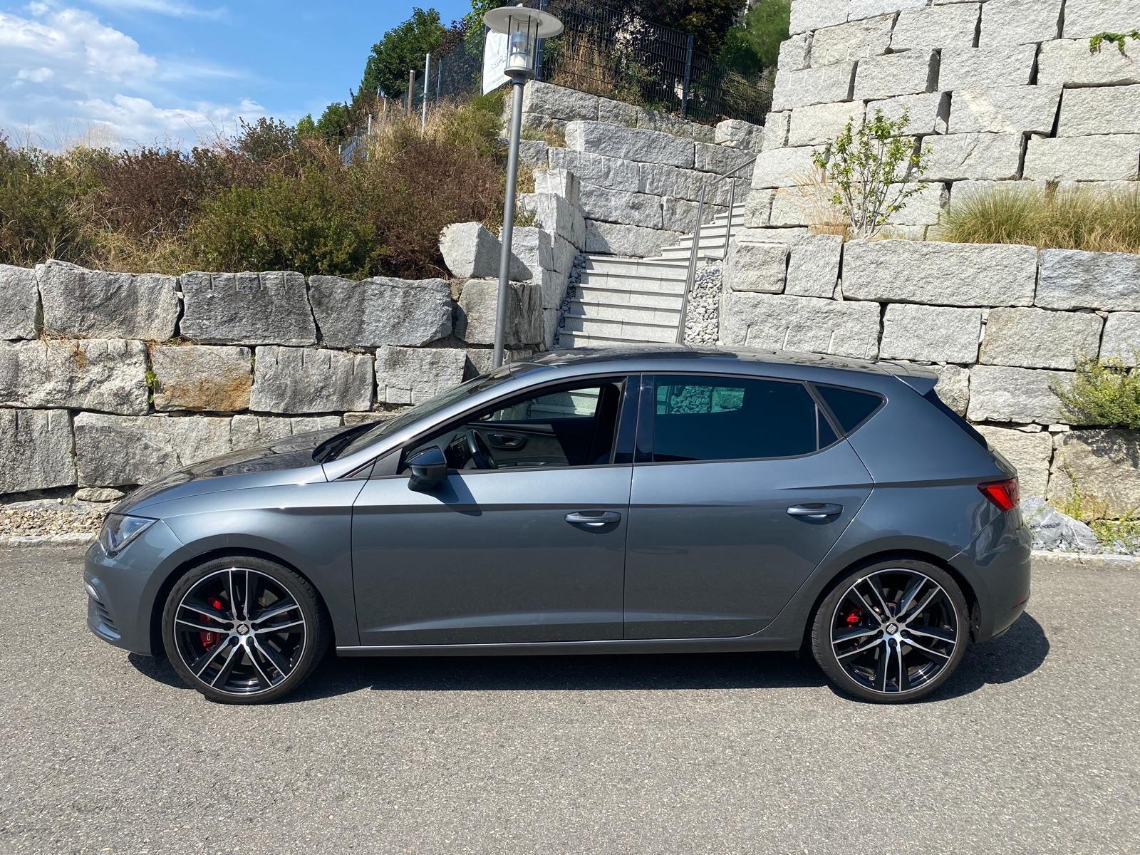 SEAT Leon 2.0 TSI Cupra 300 DSG-image-1