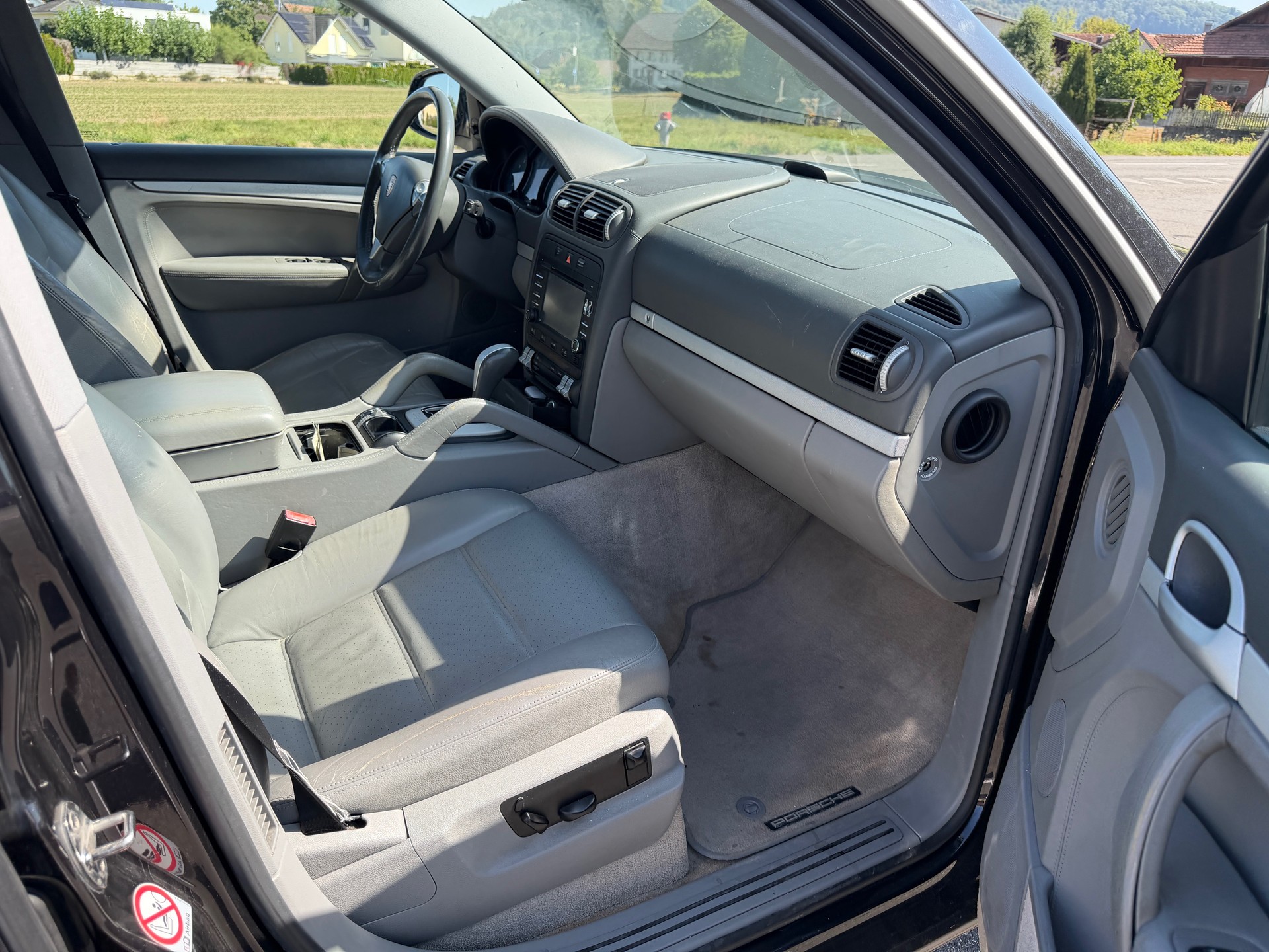 PORSCHE Cayenne-image-8