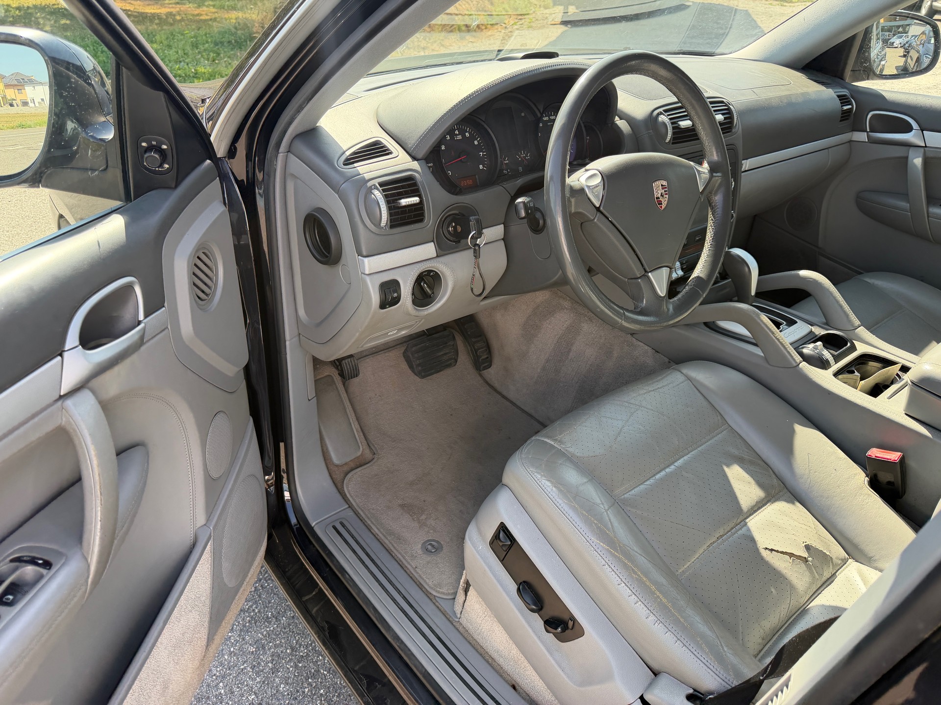 PORSCHE Cayenne-image-7