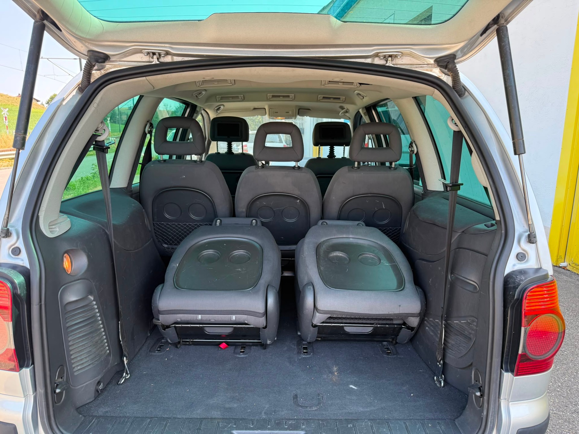 VW Sharan 1.9 TDI Freestyle 4Motion-image-6