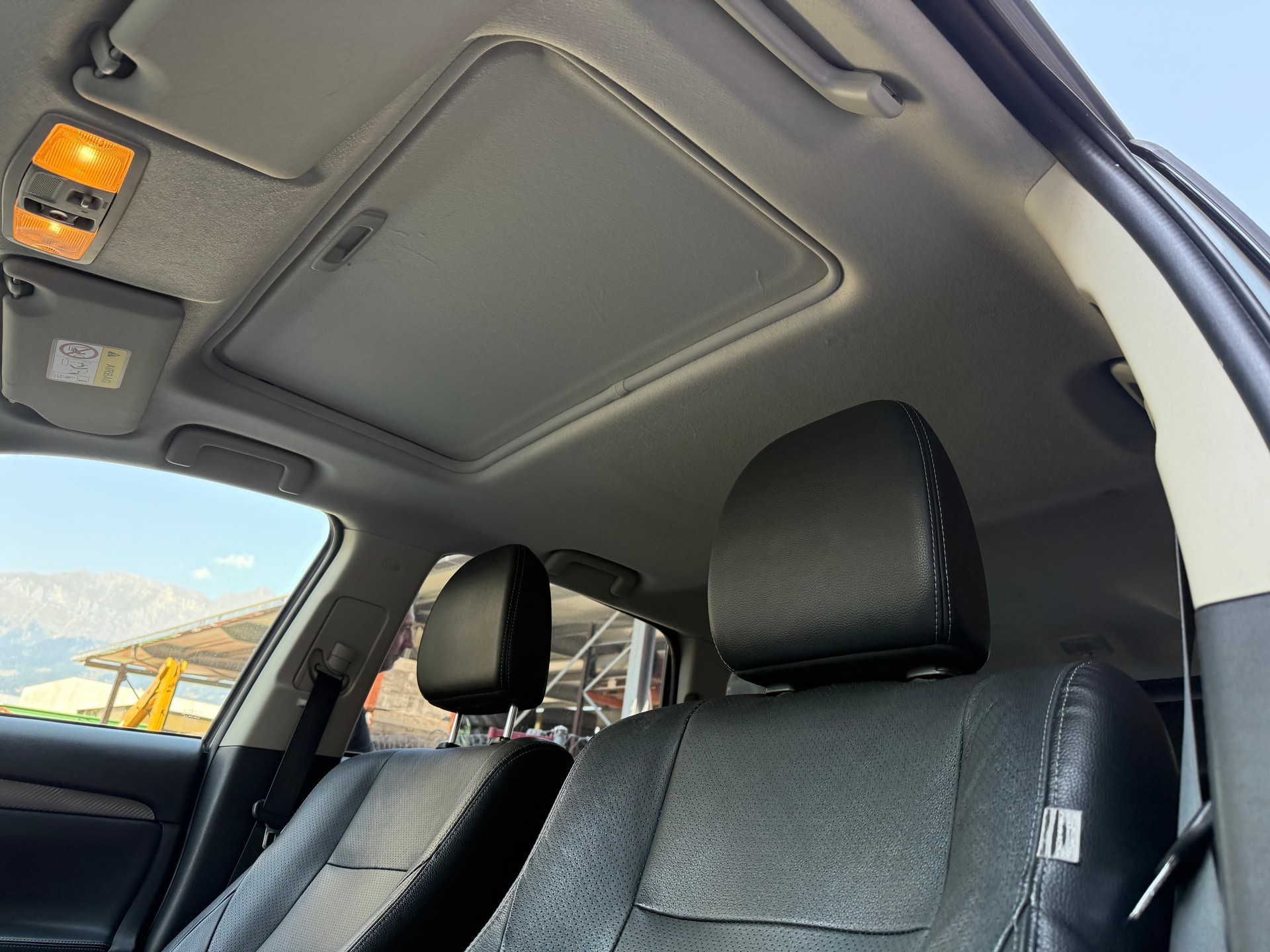 MITSUBISHI Outlander 2.2 DID Navigator 4WD Automatic-image-7