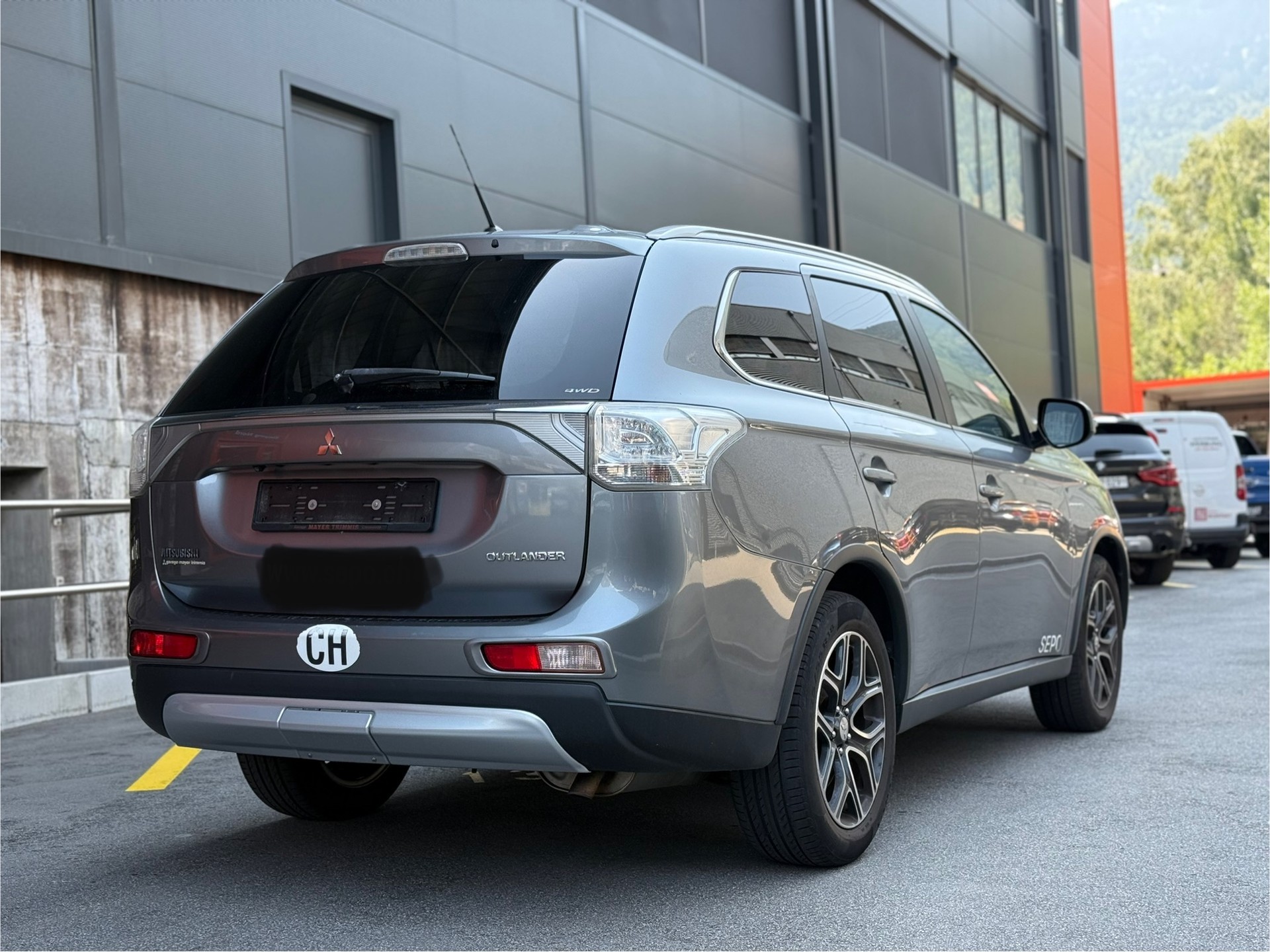 MITSUBISHI Outlander 2.2 DID Navigator 4WD Automatic-image-3