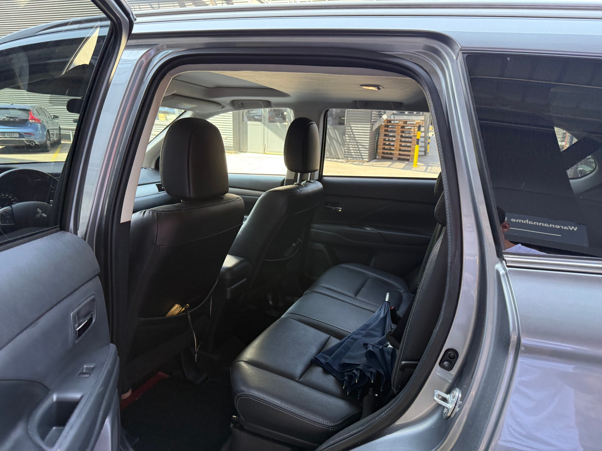 MITSUBISHI Outlander 2.2 DID Navigator 4WD Automatic-image-8