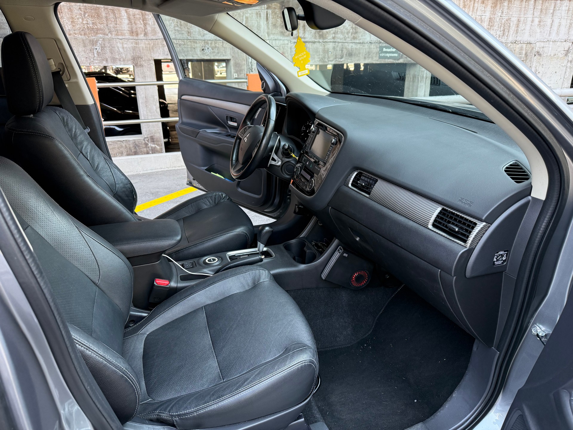 MITSUBISHI Outlander 2.2 DID Navigator 4WD Automatic-image-10