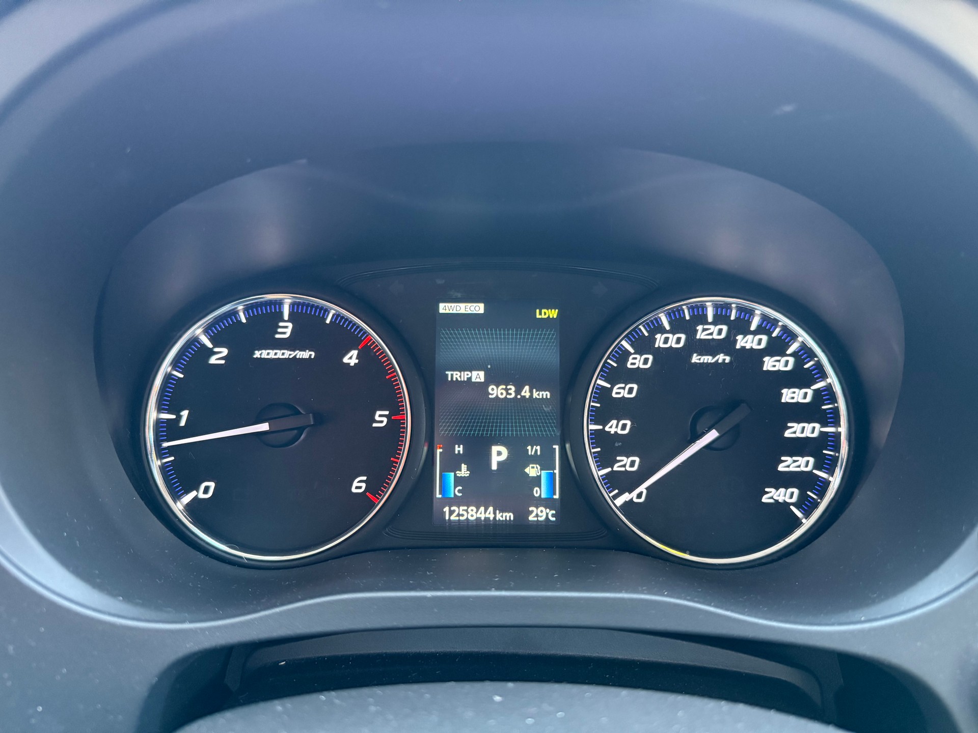 MITSUBISHI Outlander 2.2 DID Navigator 4WD Automatic-image-14