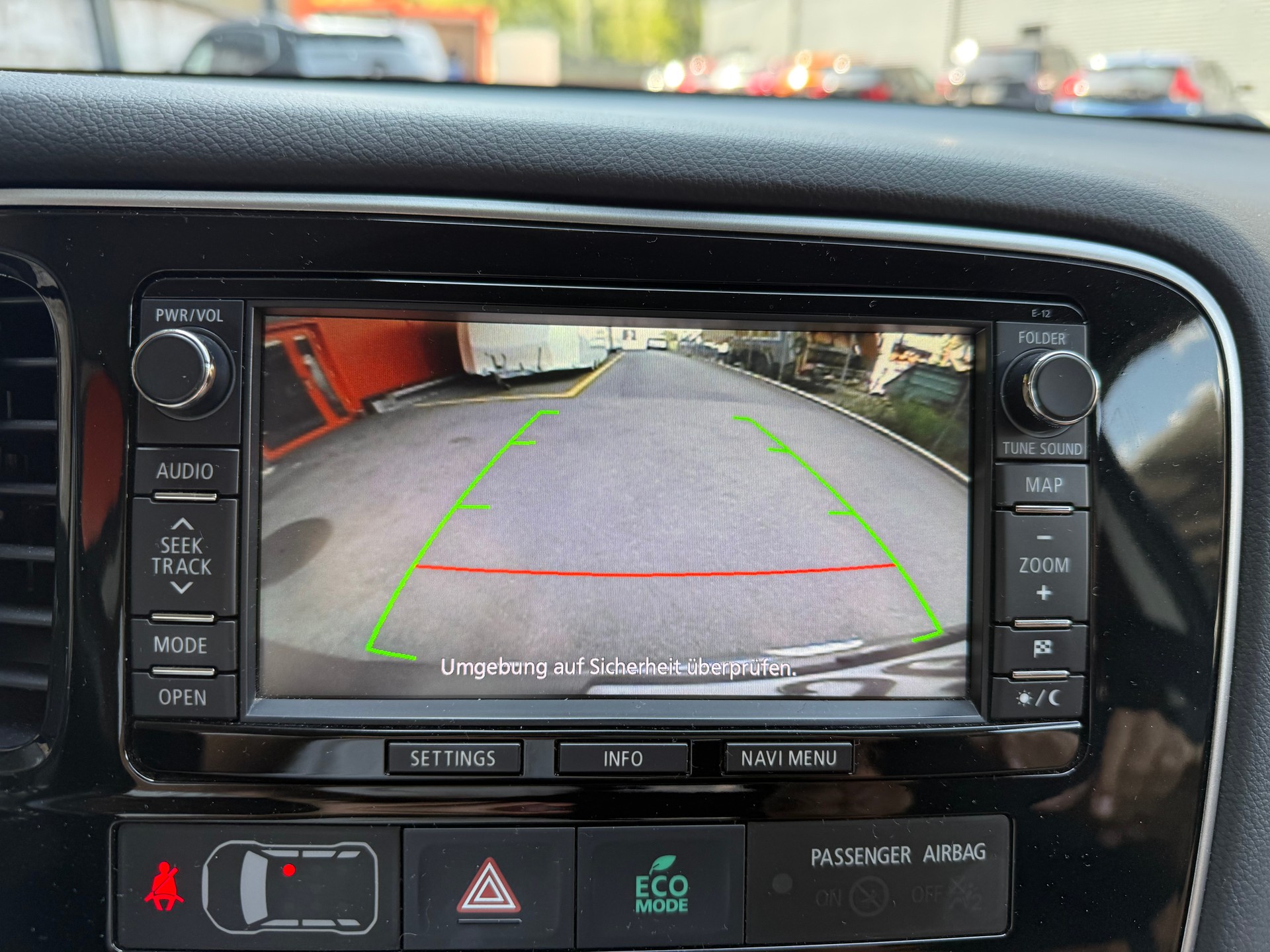 MITSUBISHI Outlander 2.2 DID Navigator 4WD Automatic-image-13