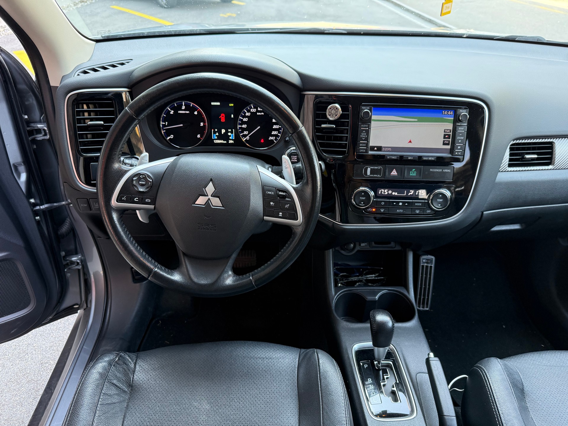 MITSUBISHI Outlander 2.2 DID Navigator 4WD Automatic-image-11