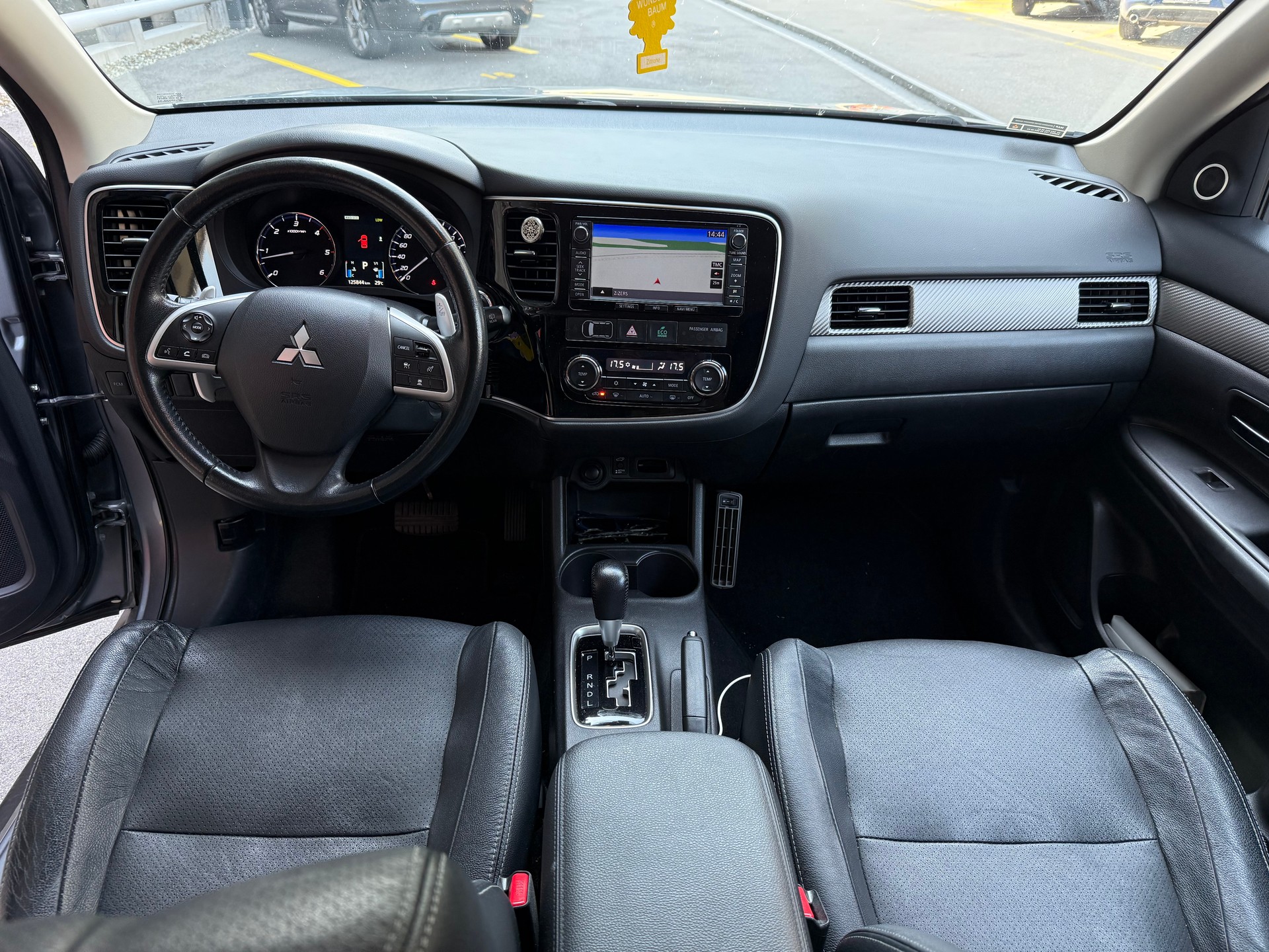 MITSUBISHI Outlander 2.2 DID Navigator 4WD Automatic-image-9