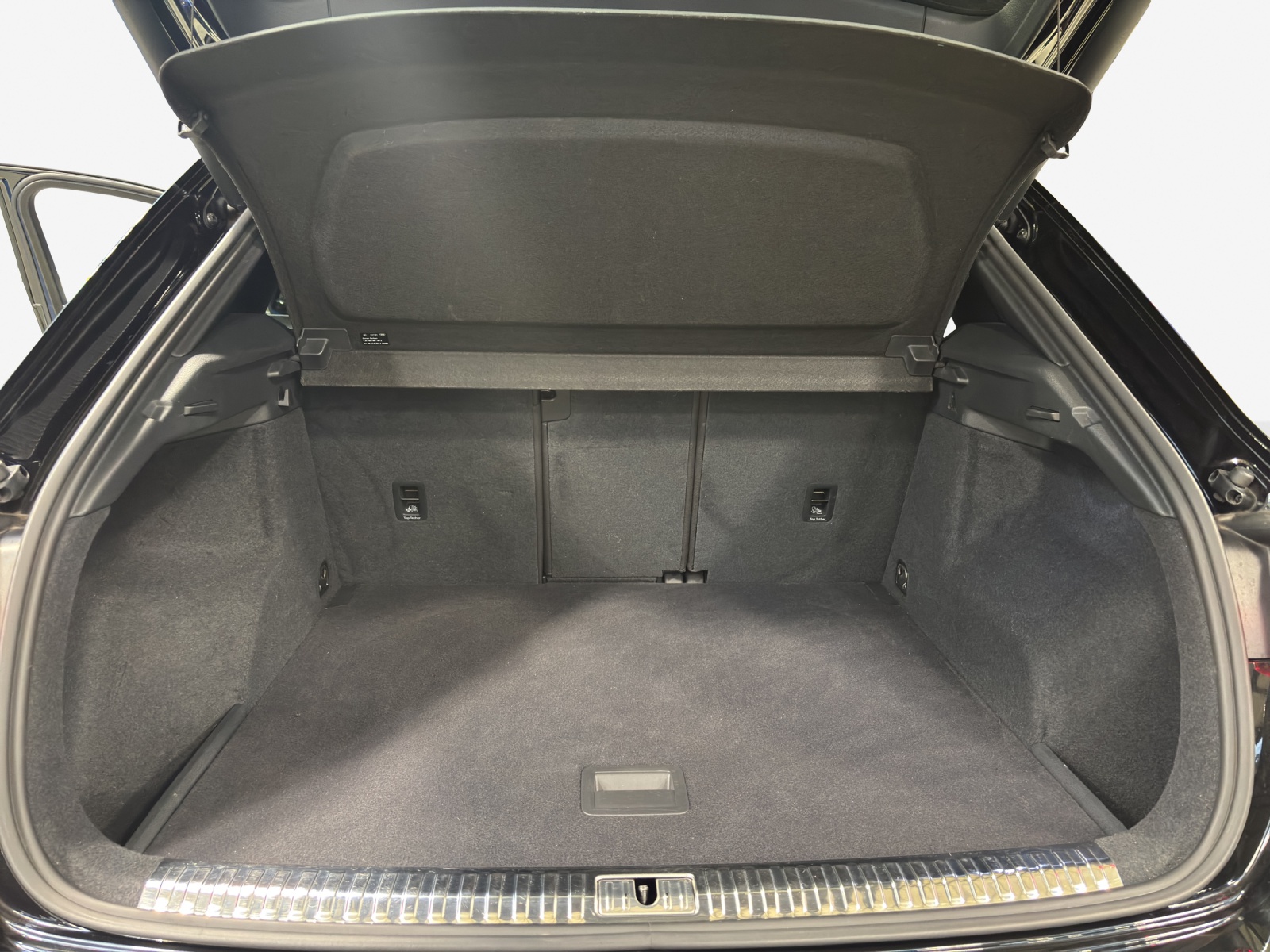 AUDI Q3 45 TFSI advanced quattro S-tronic-image-12