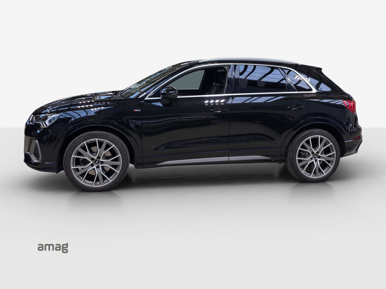 AUDI Q3 45 TFSI advanced quattro S-tronic-image-1