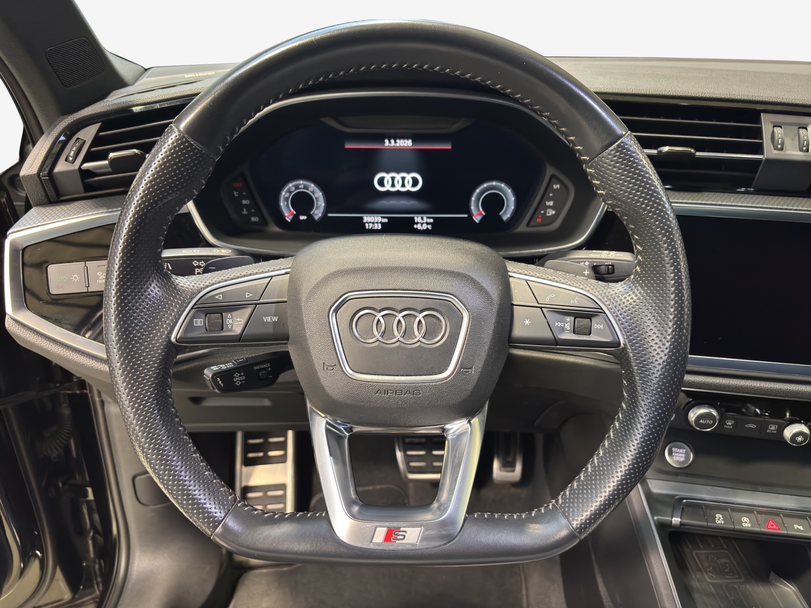 AUDI Q3 45 TFSI advanced quattro S-tronic-image-9