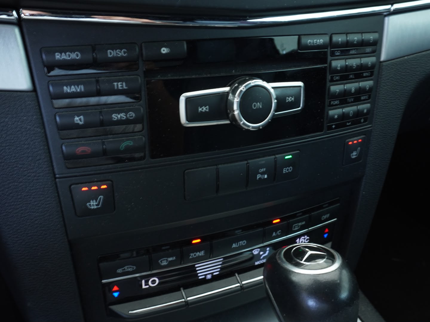 MERCEDES-BENZ E 200 CGI BlueEfficiency 7G-Tronic-image-7