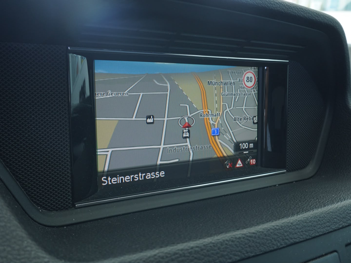 MERCEDES-BENZ E 200 CGI BlueEfficiency 7G-Tronic-image-8