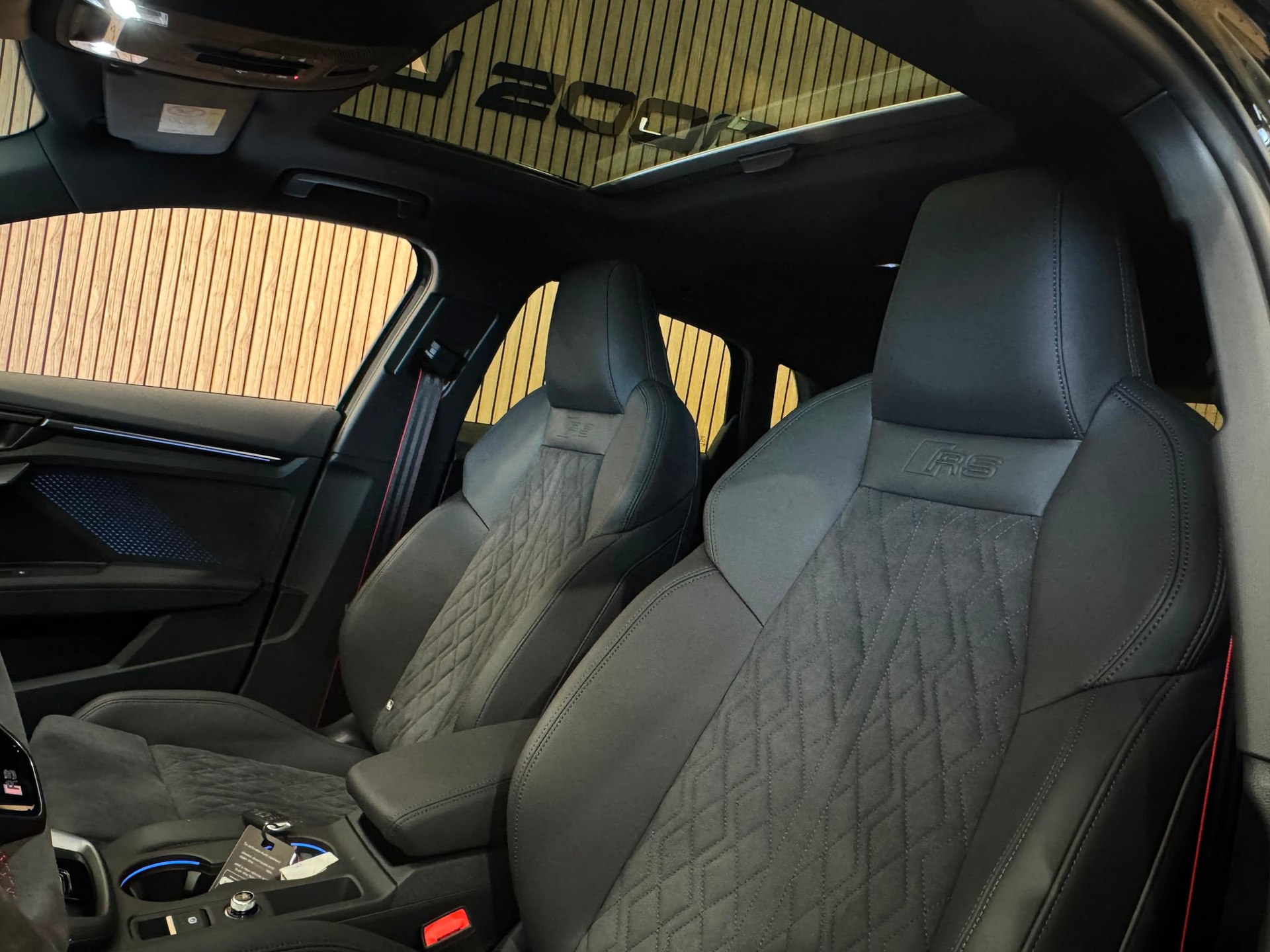 AUDI RS3 Sportback 2.5 TSI quattro S-tronic *5Jahre/100'000km Werksgarantie*-image-29