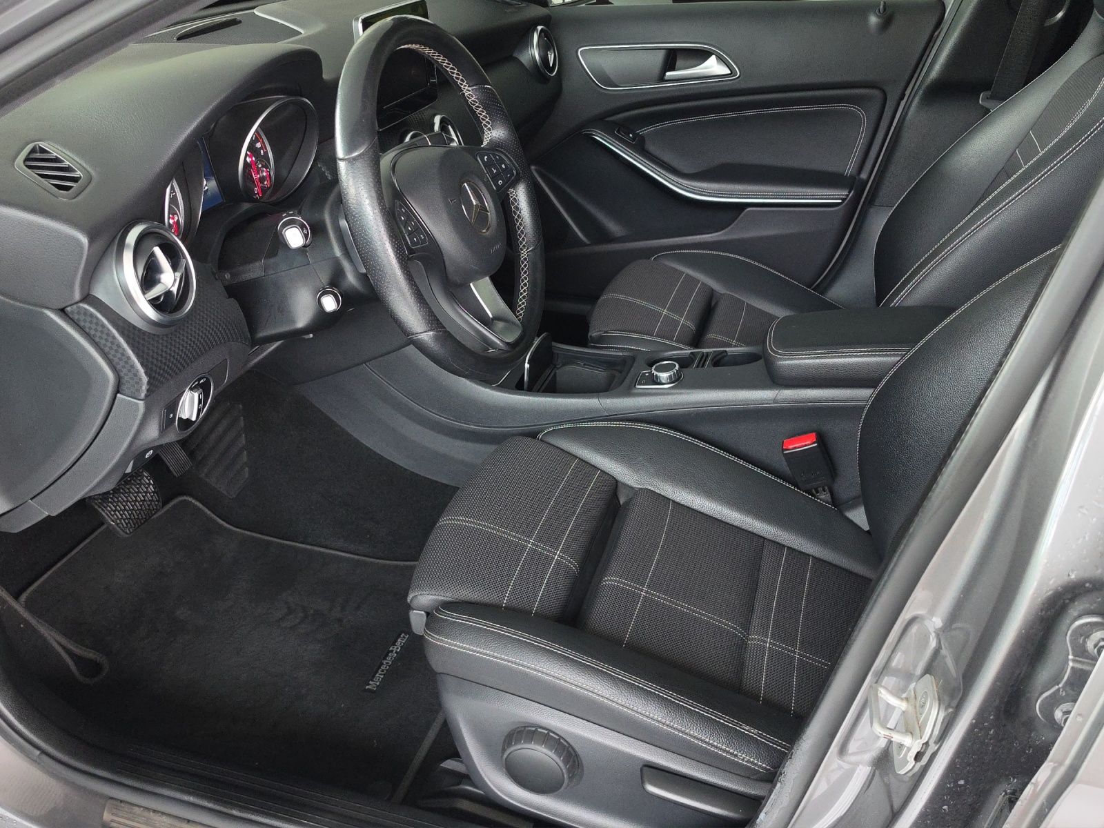 MERCEDES-BENZ A 200 Night Star 7G-DCT-image-7