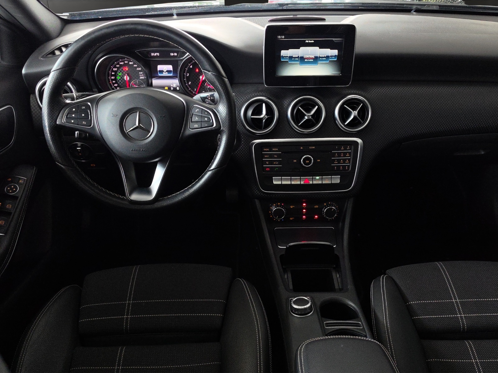 MERCEDES-BENZ A 200 Night Star 7G-DCT-image-12