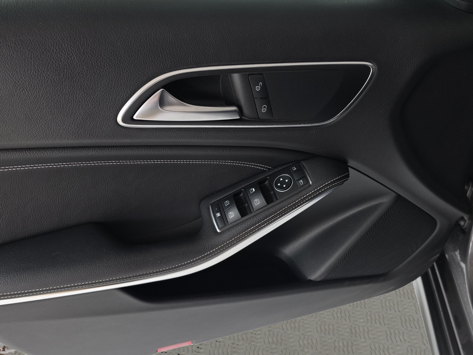 MERCEDES-BENZ A 200 Night Star 7G-DCT-image-10