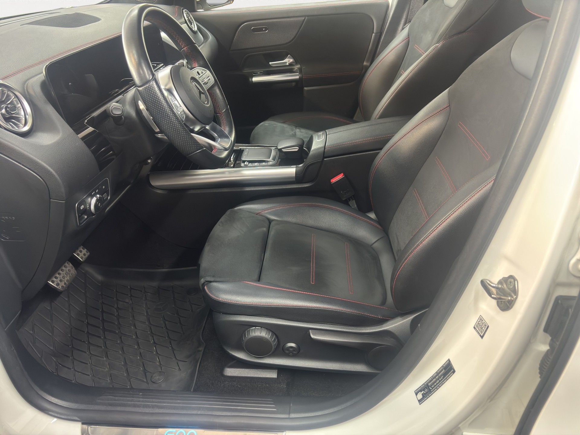 MERCEDES-BENZ EQA 300 AMG Line 4Matic, inkl. gratis Service-image-8