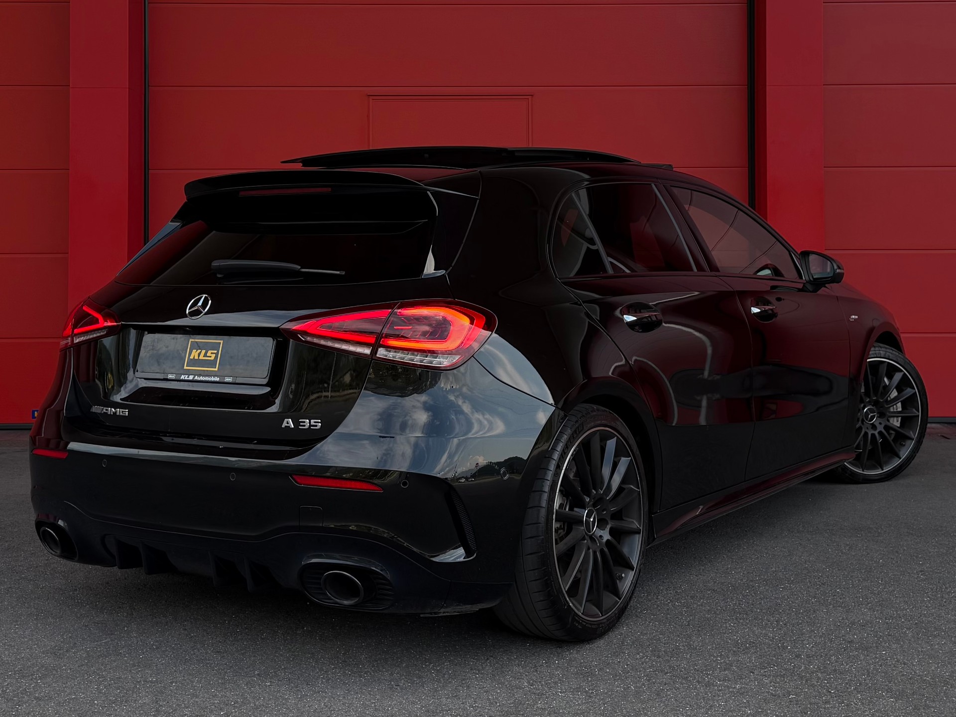 MERCEDES-BENZ A 35 AMG 4Matic Speedshift-image-3
