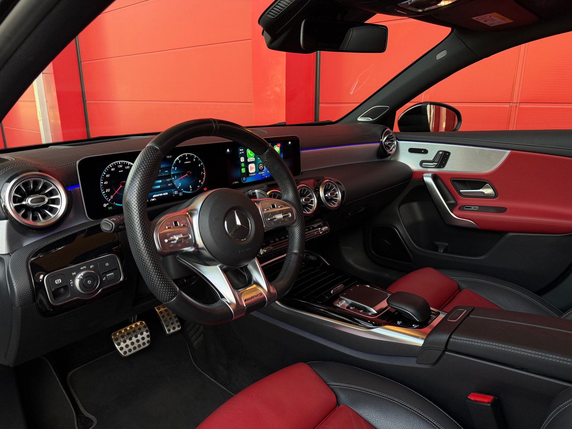 MERCEDES-BENZ A 35 AMG 4Matic Speedshift-image-6