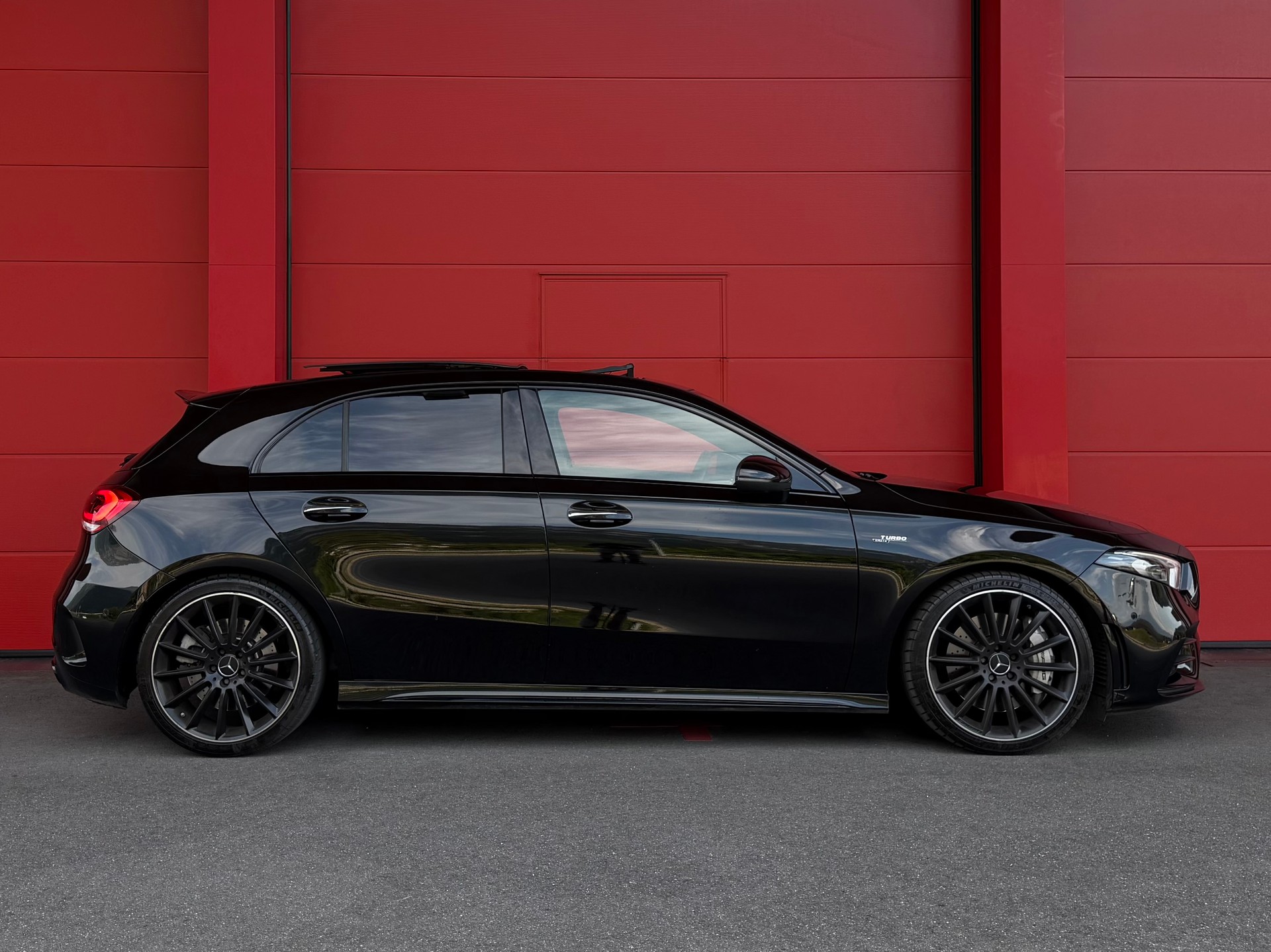 MERCEDES-BENZ A 35 AMG 4Matic Speedshift-image-2